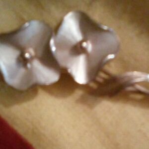 Elegant Gold Flower Brooch